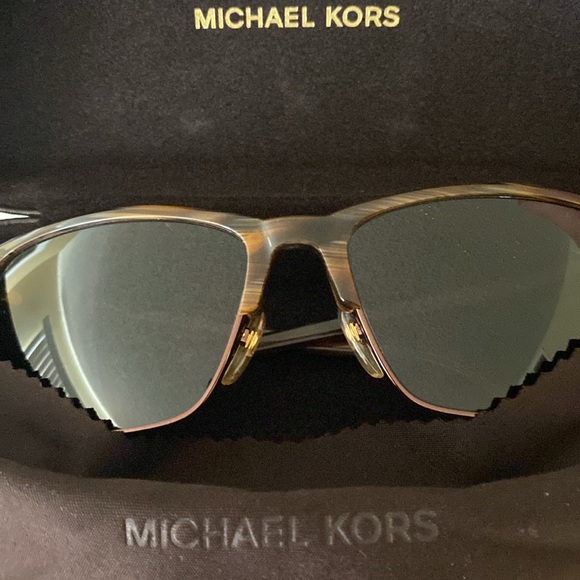 Michael Kors Men’s Sunglases - Picture 7 of 7